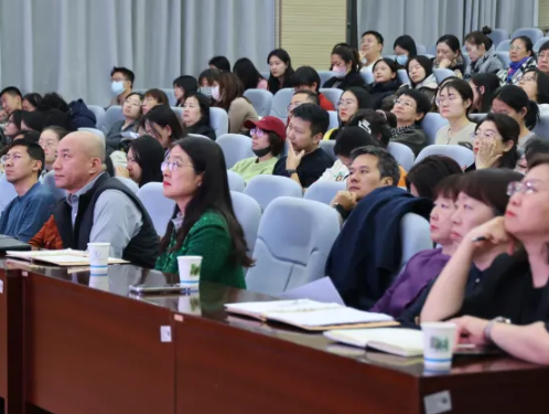 标题:2025年秋季学期期中总结大会
浏览次数:105
发表时间:2025-12-24