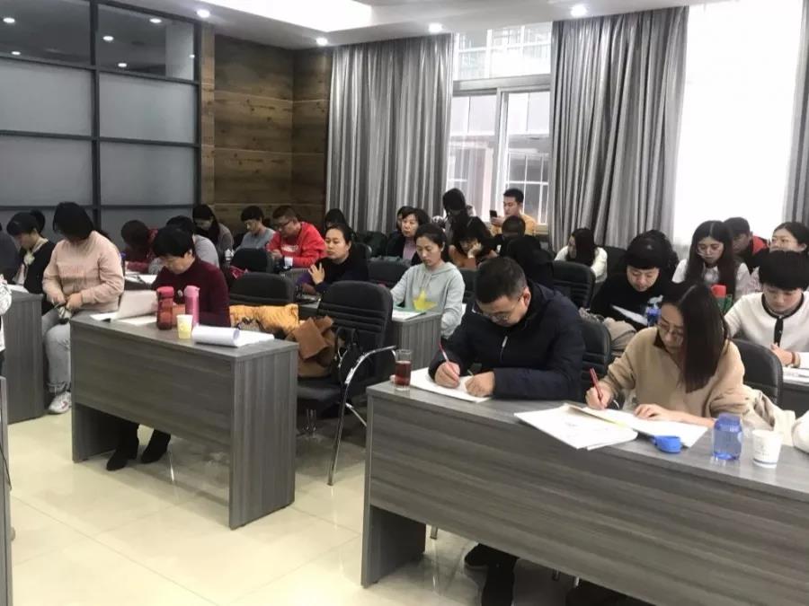 标题：学科建设丨呼市一中英语教研组举行高考研讨会
浏览次数：214
发表时间：2019-12-03