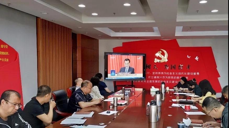 标题：呼市一中党委组织观看第十三届全国人大第三次会议开幕会
浏览次数：231
发表时间：2020-05-22