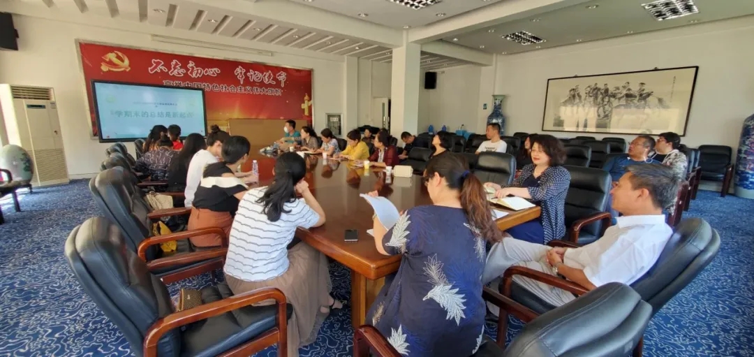 标题：【破浪迎晨曦，聚将战沙场】呼市一中备课组长述职暨培训会议（上）
浏览次数：238
发表时间：2020-08-27