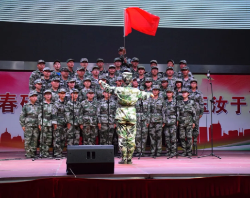 标题：青春不负锋华，红歌唱响戎光 | 呼和浩特市第一中学弘远部军事社会实践红歌比赛
浏览次数：240
发表时间：2020-08-30