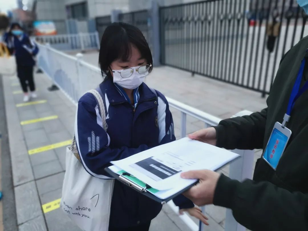 标题：春风十里不如一中有你，奋进青春奔赴最好未来 ——我们复课啦！
浏览次数：1161
发表时间：2022-04-04